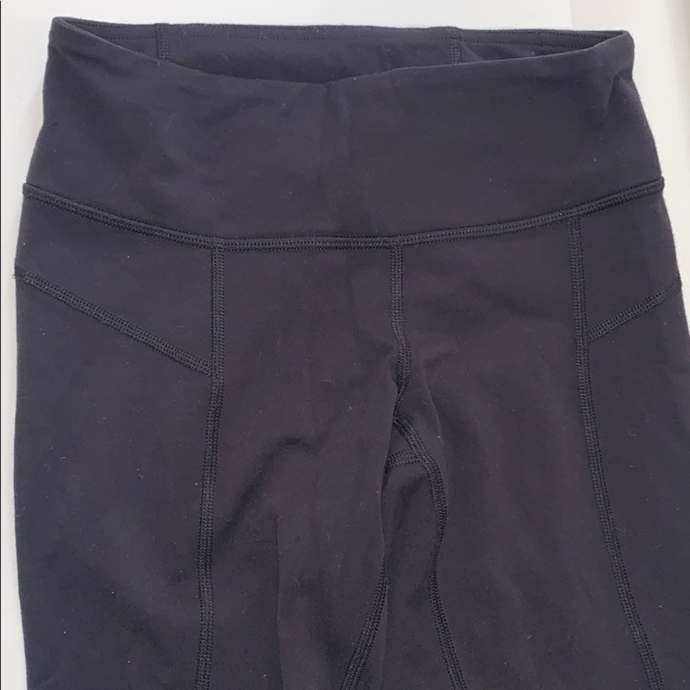 Black cropped lulu lemon leggings with leg details
